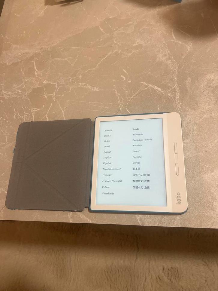 Kobo Aura H2O e-reader met hoesje, Computers en Software, E-readers, Zo goed als nieuw, 7 inch, 8 GB, Touchscreen, Ophalen of Verzenden