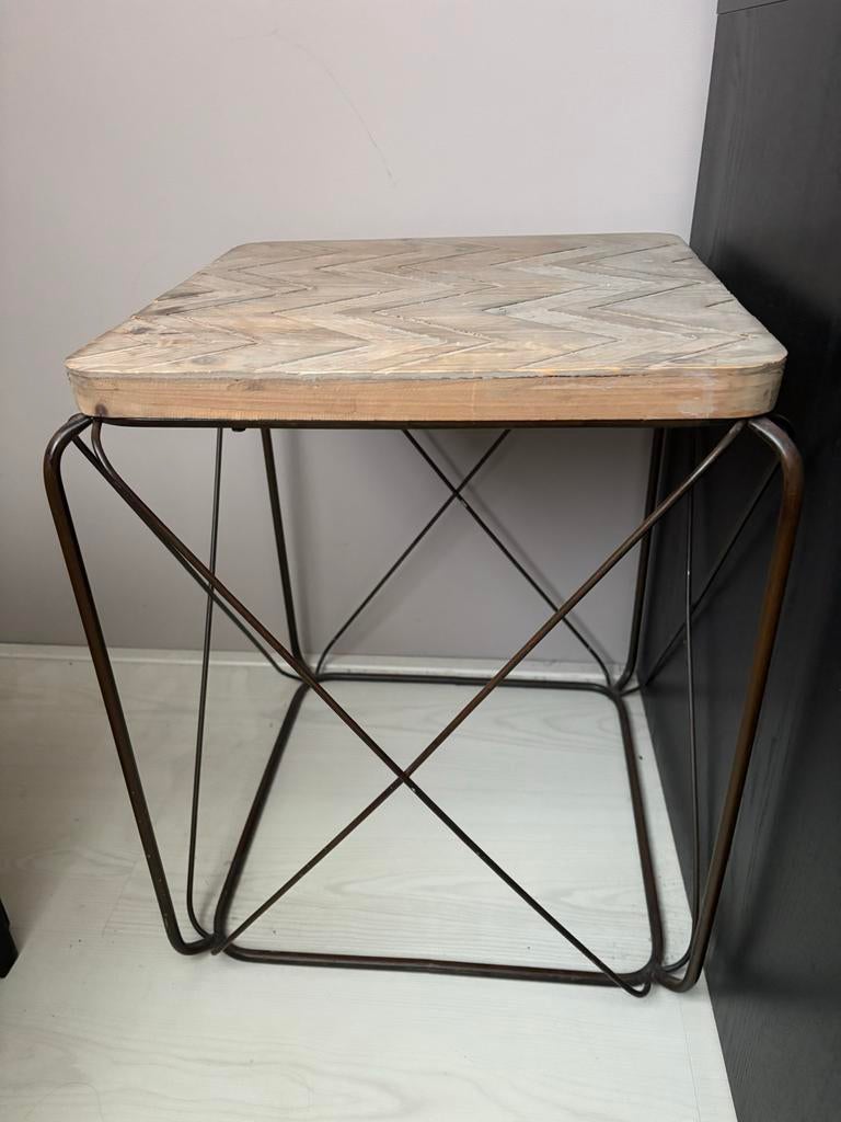 Bijzettafel, Minder dan 55 cm, Gebruikt, Vierkant, Hout