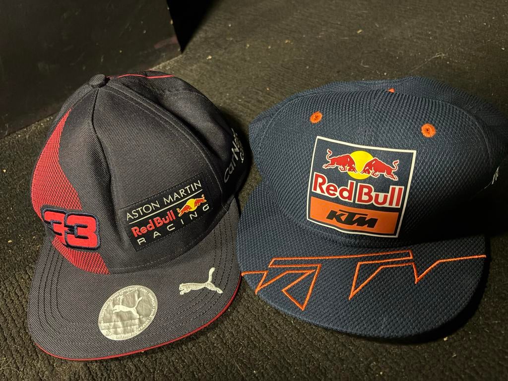 Twee Red Bull petten €6 per pet, Ophalen of Verzenden, Gebruikt, Jongetje of Meisje, Pet