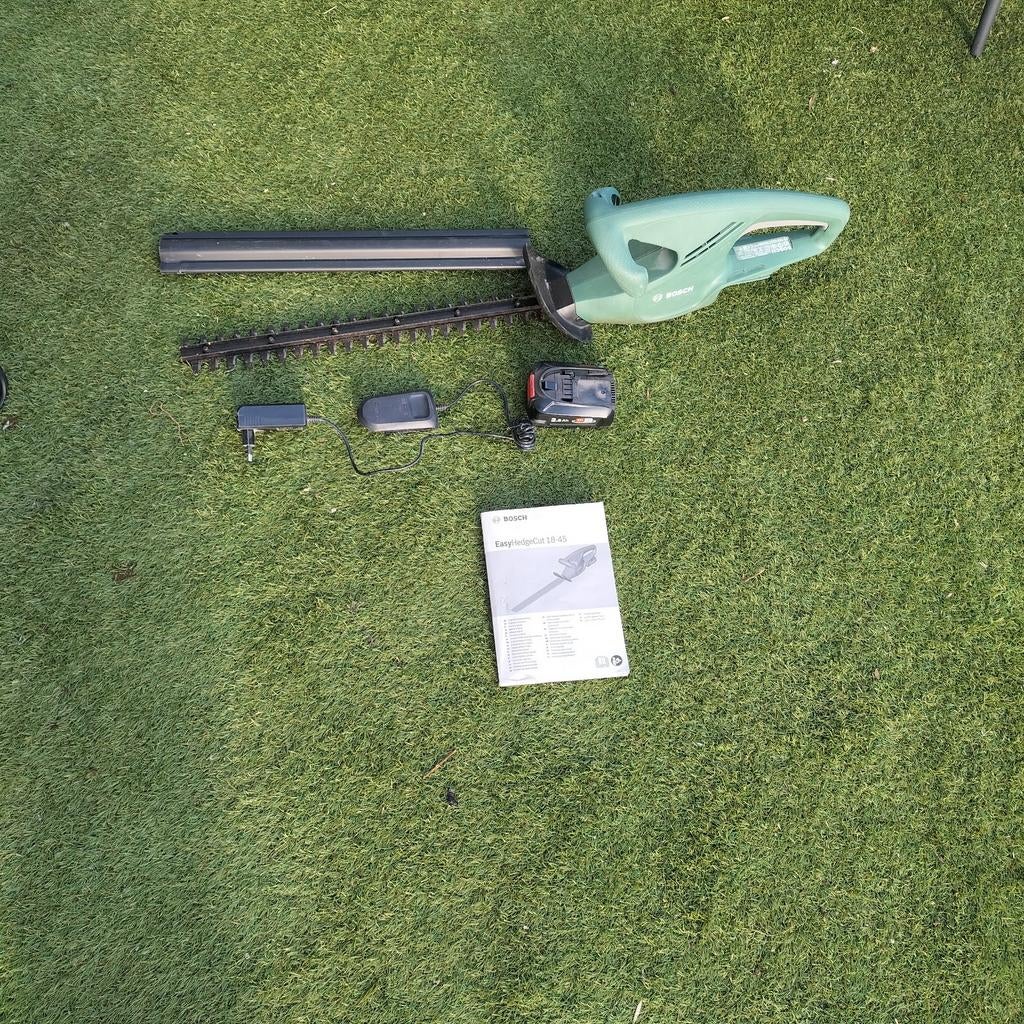 Bosch EasyHedgeCut 18-45 Accu Heggenschaar - Complete Set, Ophalen, Gebruikt, Accu, Bosch