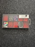 Doos met rode kraaltjes om sieraden te maken, Hobby en Vrije tijd, Kralen en Sieraden maken, Ophalen of Verzenden, Zo goed als nieuw