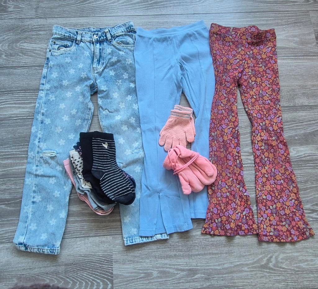 Gratis: 3 broeken, 2 paar handschoenen en 6 paar sokken, Kinderen en Baby's, Kinderkleding | Maat 122, Broek, Gebruikt, Meisje