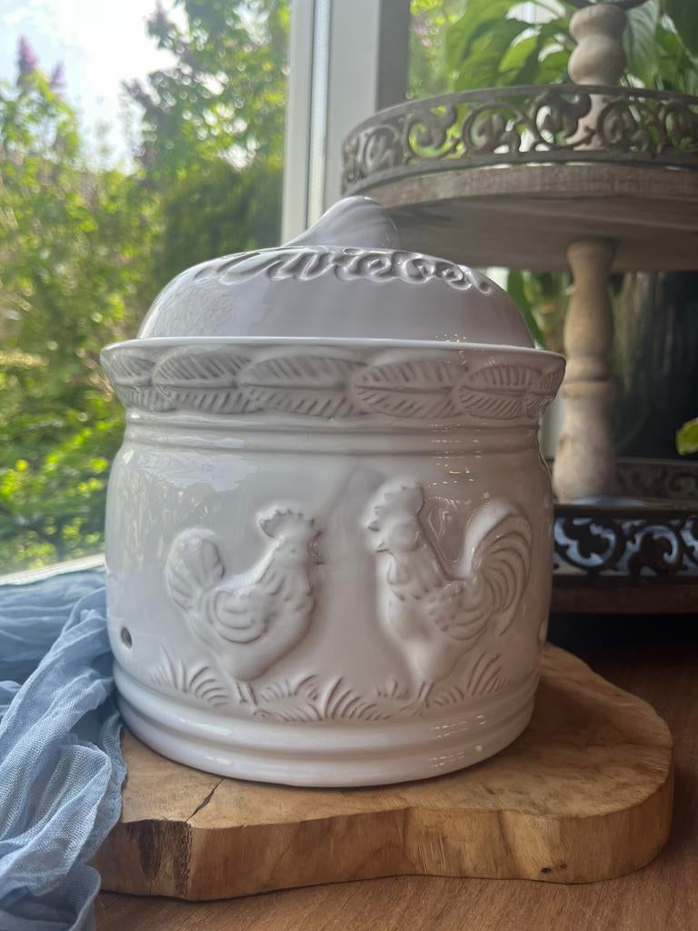 Vintage keramische uienpot/Zwiebeltopf – Wit met haan-reliëf, Huis en Inrichting, Ophalen of Verzenden, Zo goed als nieuw, Overige materialen