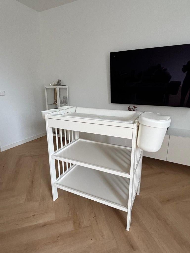 IKEA GULLIVER aankleedtafel incl. VADRA aankleedmat, Kinderen en Baby's, Badjes en Verzorging, Ophalen, Zo goed als nieuw, Aankleedkussen