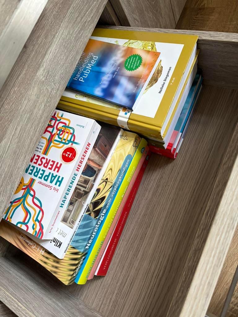 HBO-Verpleegkunde boeken HVA, Ophalen, Zo goed als nieuw, Damesbladen