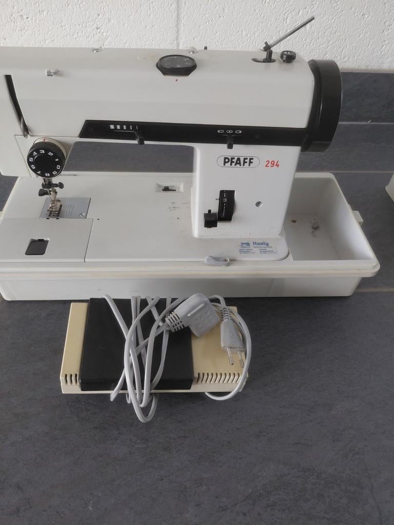 Pfaff 294 Naaimachine - Zo goed als nieuw, Hobby en Vrije tijd, Naaimachines en Toebehoren, Ophalen, Zo goed als nieuw, Naaimachine