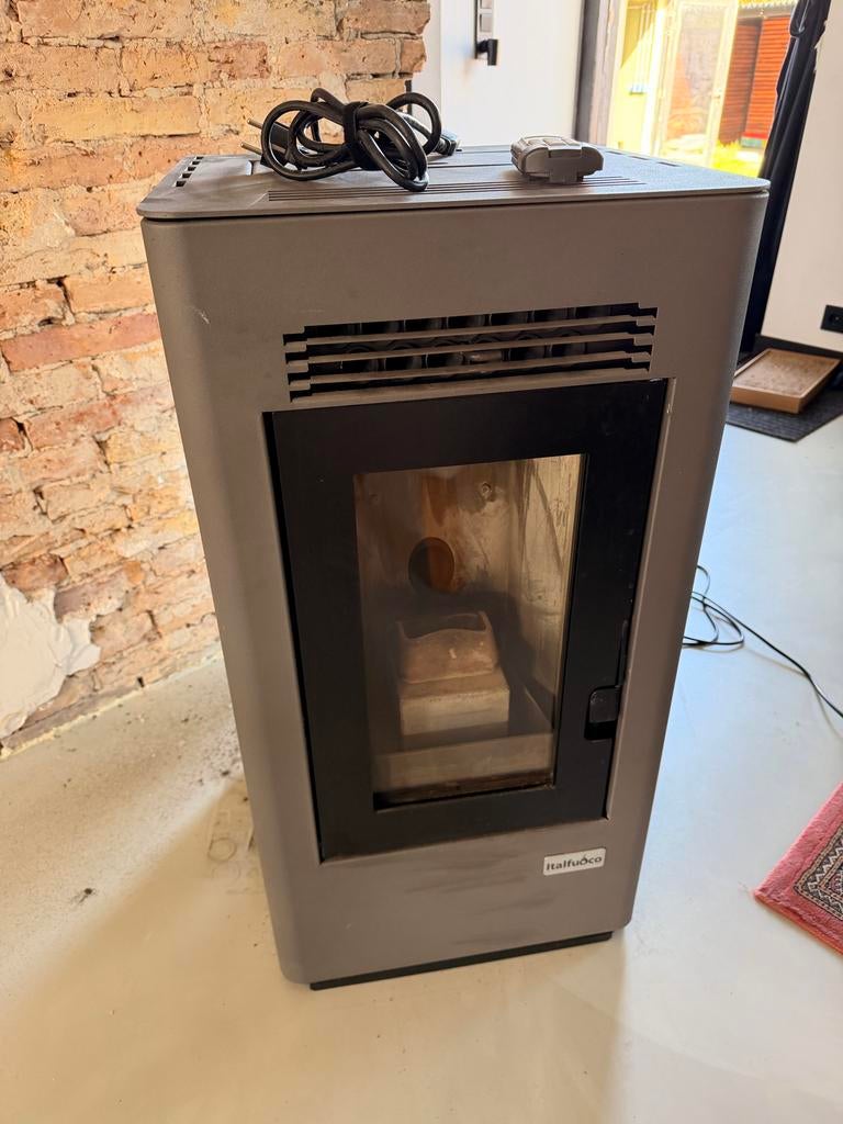 Italfuoco pelletkachel met afvoerbuizen, Huis en Inrichting, Kachels, Gebruikt, Overige brandstoffen, Ophalen of Verzenden, Pelletkachel