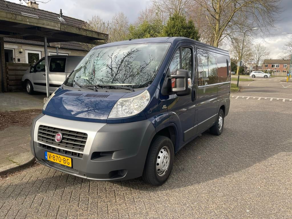 Te koop invalidebus merk Fiat Ducato, kleur blauw, Voorwielaandrijving, Stof, 1956 cc, Zwart