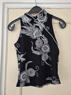 Zwart Chinees achtig shirtje tricot met witte opdruk. Maat 3, Maat 38/40 (M), Zwart, Ophalen of Verzenden, Zo goed als nieuw