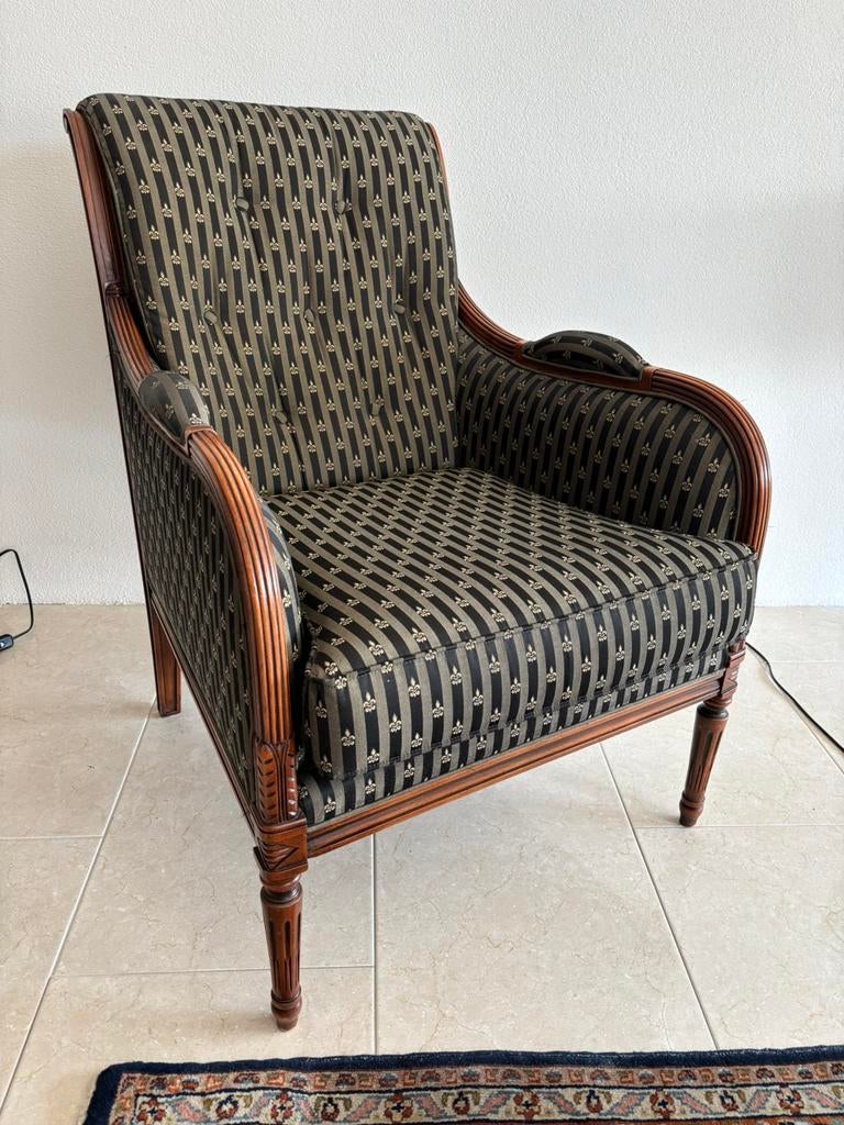 Mooie fauteuil hout met nieuwe stoffering uitneembaar kussen, Ophalen, Minder dan 75 cm, Zo goed als nieuw, 50 tot 75 cm