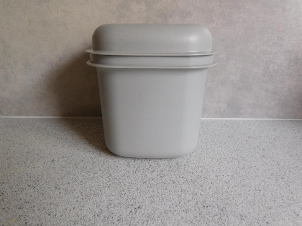 Tupperware IJsblokjesemmer 15x15x15 cm. Dubbelwandig Grijs, Huis en Inrichting, Keuken | Tupperware, Ophalen of Verzenden, Zo goed als nieuw