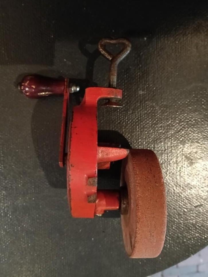 Antieke rode gietijzeren handslijpmachine, Antiek en Kunst, Ophalen of Verzenden