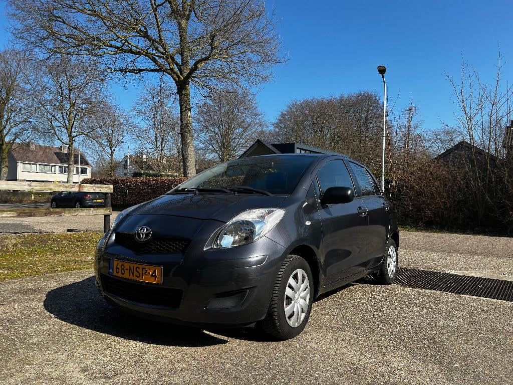 Toyota Yaris 1.0 12V Vvt-i 5DR Terra 2010 Grijs, Voorwielaandrijving, Euro 5, Stof, 40 €/maand
