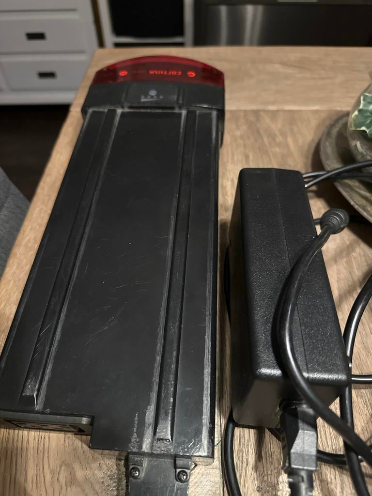 Cortina Ecomo 300 E-bike Accu met Oplader, Ophalen, Gebruikt