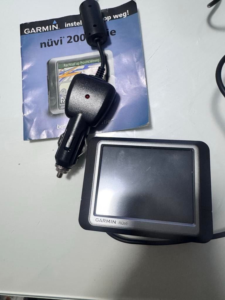 Garmin nüvi 200 navigatiesysteem met autolader, Ophalen of Verzenden, Gebruikt