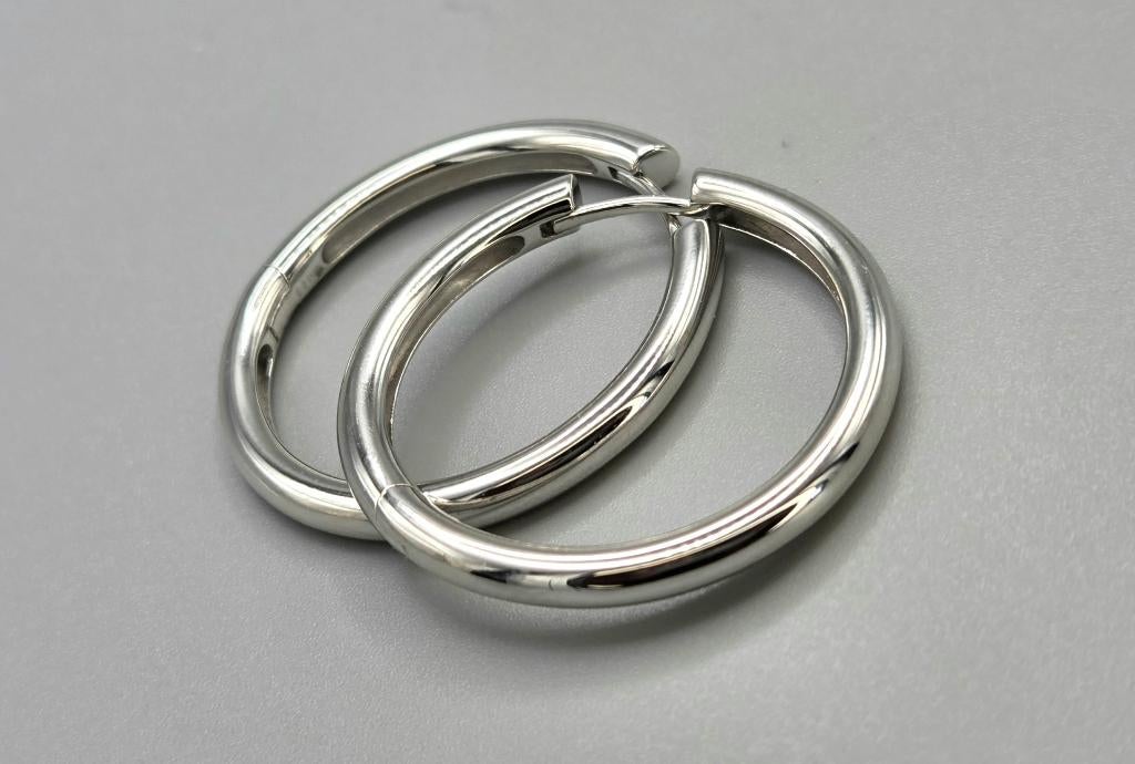 Zilveren ronde buis gladde klap creolen. 2026/211., Hangers, ., Nieuw, Ophalen of Verzenden