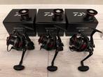 3 x Daiwa Whisker 25 QD Big Pit incl spoelen NIEUWSTAAT, Ophalen of Verzenden, Zo goed als nieuw, Molen