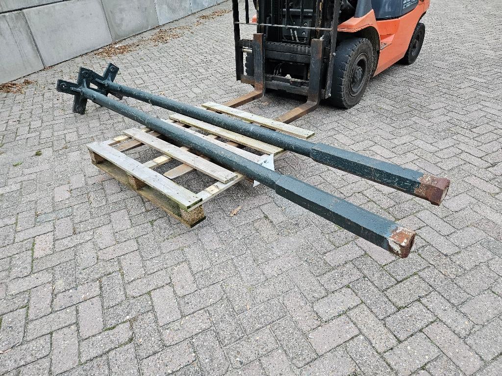 2 Gietijzeren palen / pilaren /zuilen, Ophalen, Zo goed als nieuw