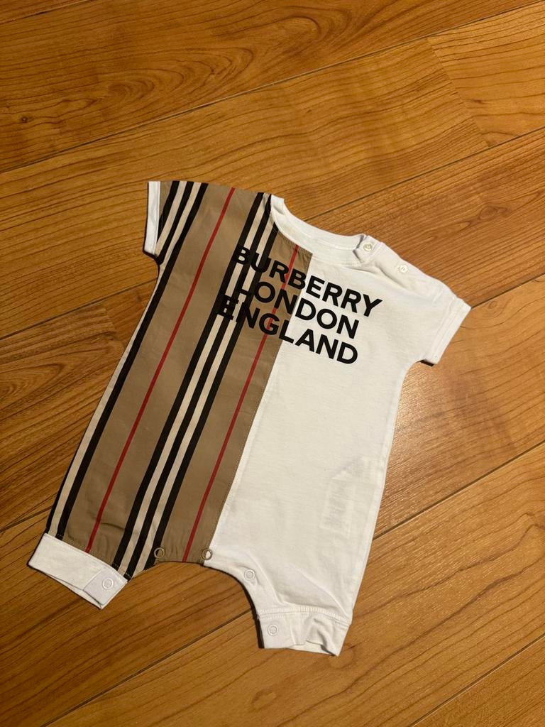 Burberry boxpakje 1M / 59 cm - Nieuw en ongedragen, Ophalen of Verzenden, Nieuw, Jongetje, Pakje