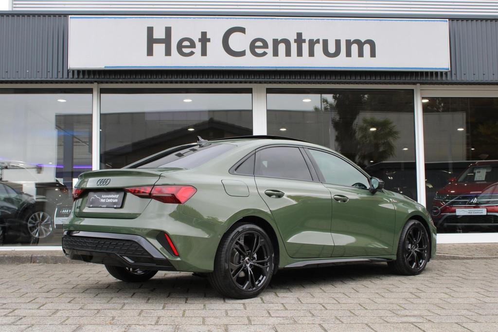 Audi A3 Limousine 35TFSI 150PK Automaat S-Line / Panoramadak, Auto's, Audi, 1300 kg, 1498 cc, Zwart, 4 cilinders