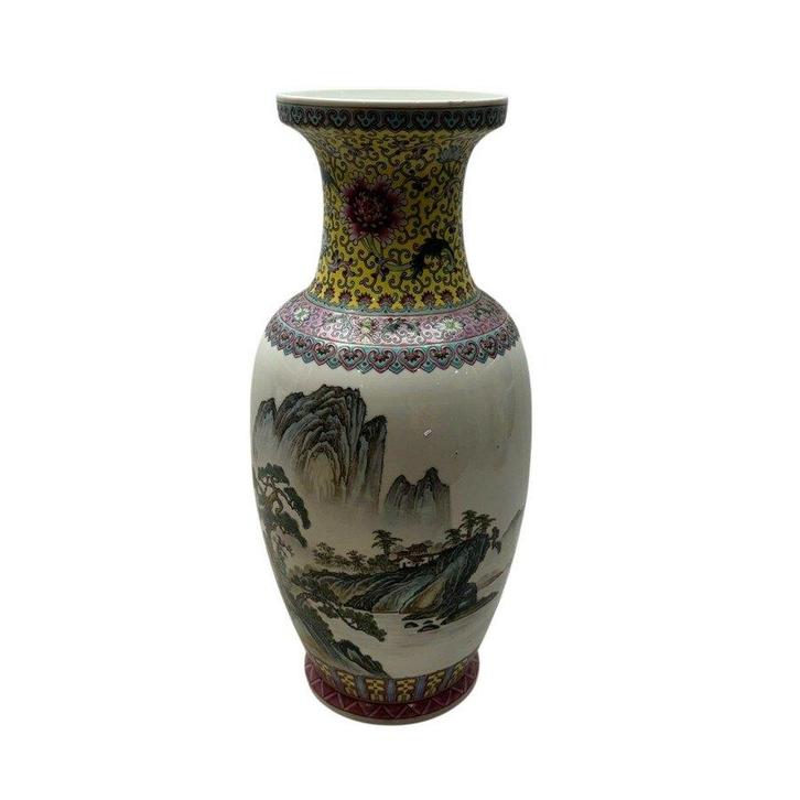 Chinees famille rose vaas, met berglandschap, 20e eeuw, Antiek en Kunst, Antiek | Vazen, Ophalen of Verzenden