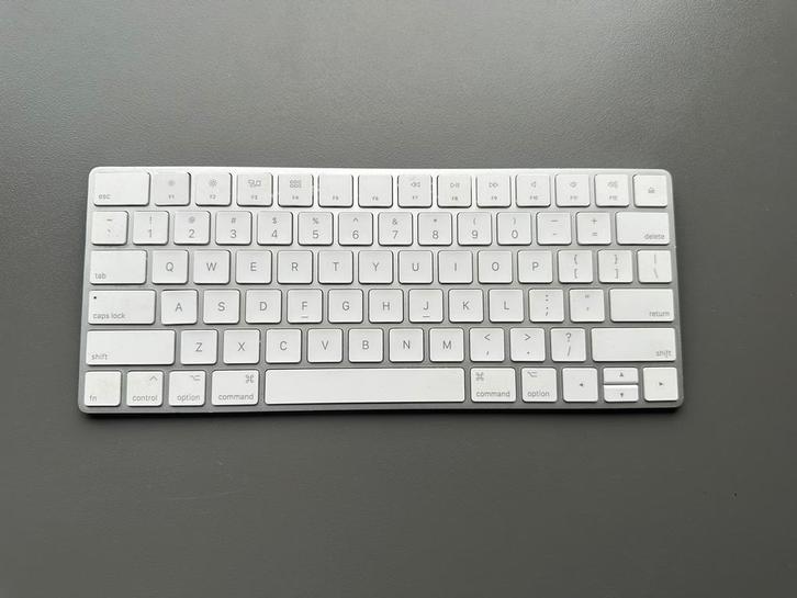 Apple magic keyboard + magic trackpad, Computers en Software, Toetsenborden, Gebruikt, Qwerty, Draadloos, Multimediatoetsen, Ophalen of Verzenden