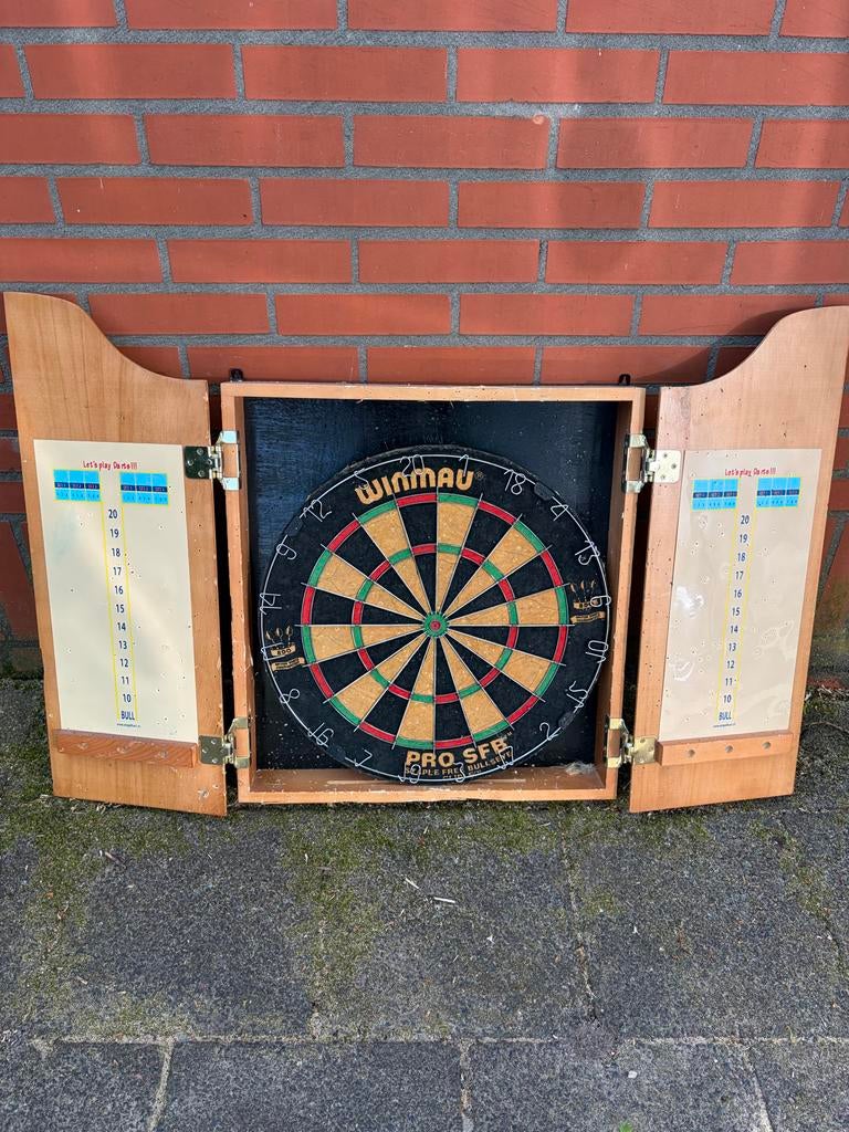Dartbord in kast - Uren speelplezier gegarandeerd!, O, O, Ophalen of Verzenden, Dartbord