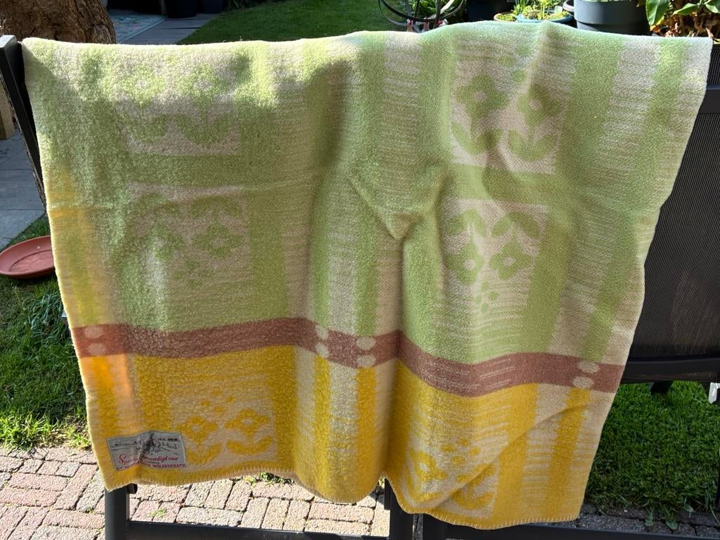 2 wollen dekens afmetingen globaal 180x220, Ophalen, Gebruikt, Overige kleuren, Tweepersoons