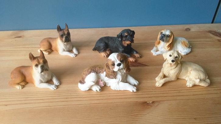 6 honden beeldjes, Verzamelen, Beelden en Beeldjes, Zo goed als nieuw, Dier, Ophalen