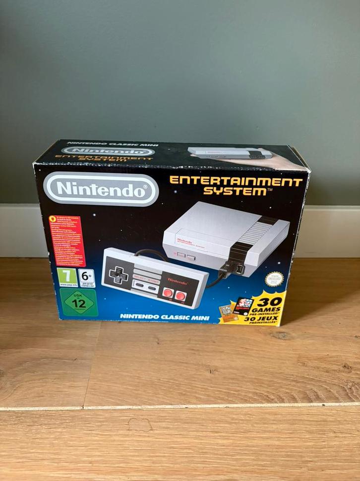 Nintendo Classic Mini NES, Spelcomputers en Games, Spelcomputers | Nintendo NES, Zo goed als nieuw, Met 2 controllers, Met games