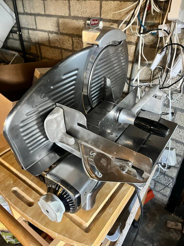 Berkel snijmachine Model 834, Ophalen, Gebruikt