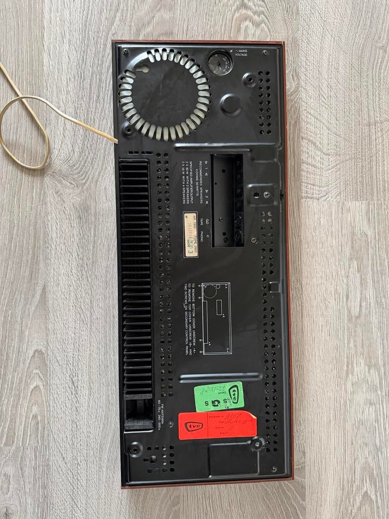 Beomaster 1900 - Defect met lekkende lijmachtige oplossing, Audio, Tv en Foto, Stereo-sets, Tuner of Radio, Bang & Olufsen, Niet werkend