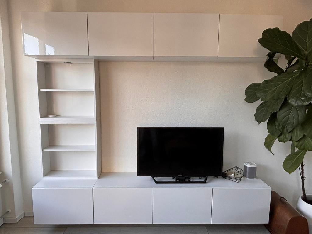 Wit Bestå wandmeubel / tv kast, Huis en Inrichting, Kasten | Wandmeubels, Ophalen, Gebruikt, Met deur(en), 200 cm of meer