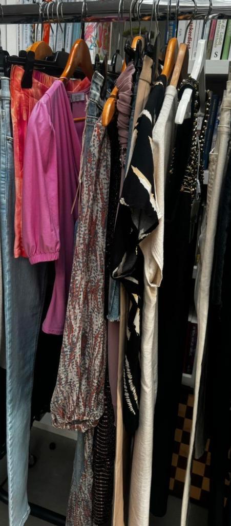 Partij dames kleding 60 stuks XS-M, Kleding | Dames, Overige Dameskleding, Nieuw, Verzenden