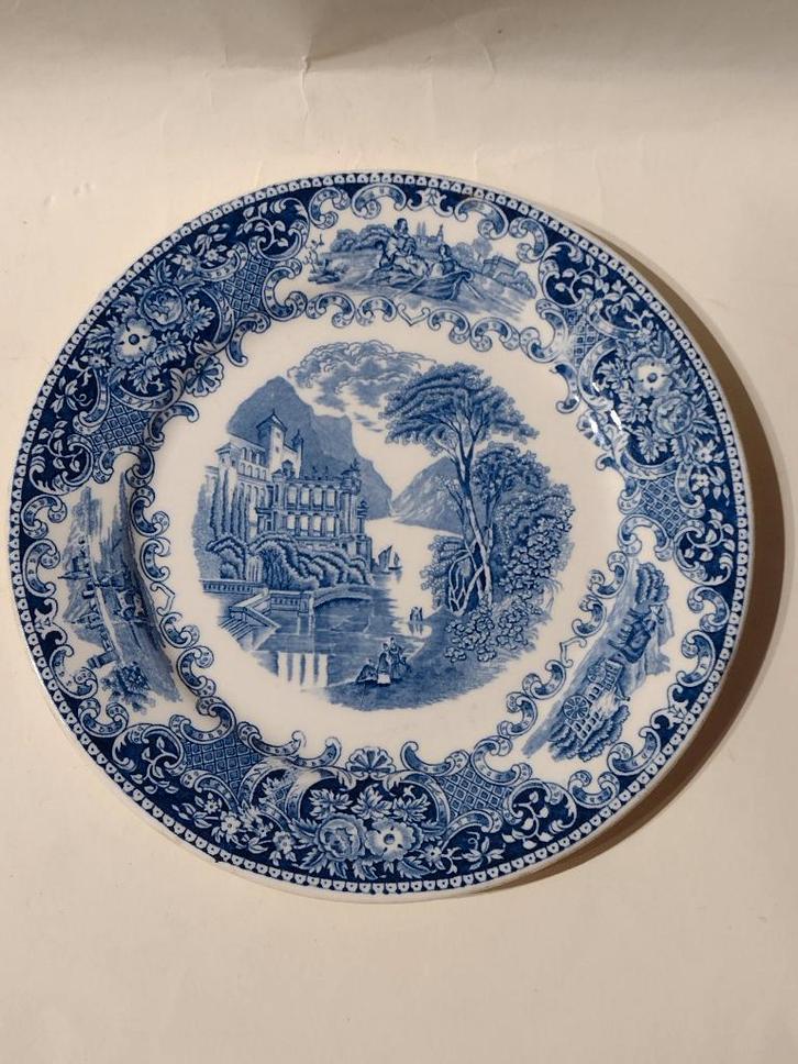 Petrus Regout bord type Castillo / doorsnee 23,5 cm, Antiek en Kunst, Antiek | Wandborden en Tegels, Ophalen