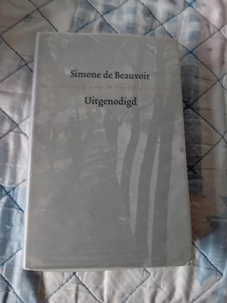 Nieuw ingesealed hardcover Simone de Beauvoir, Uitgenodigd, Boeken, Romans, Nieuw, Nederland, Ophalen of Verzenden
