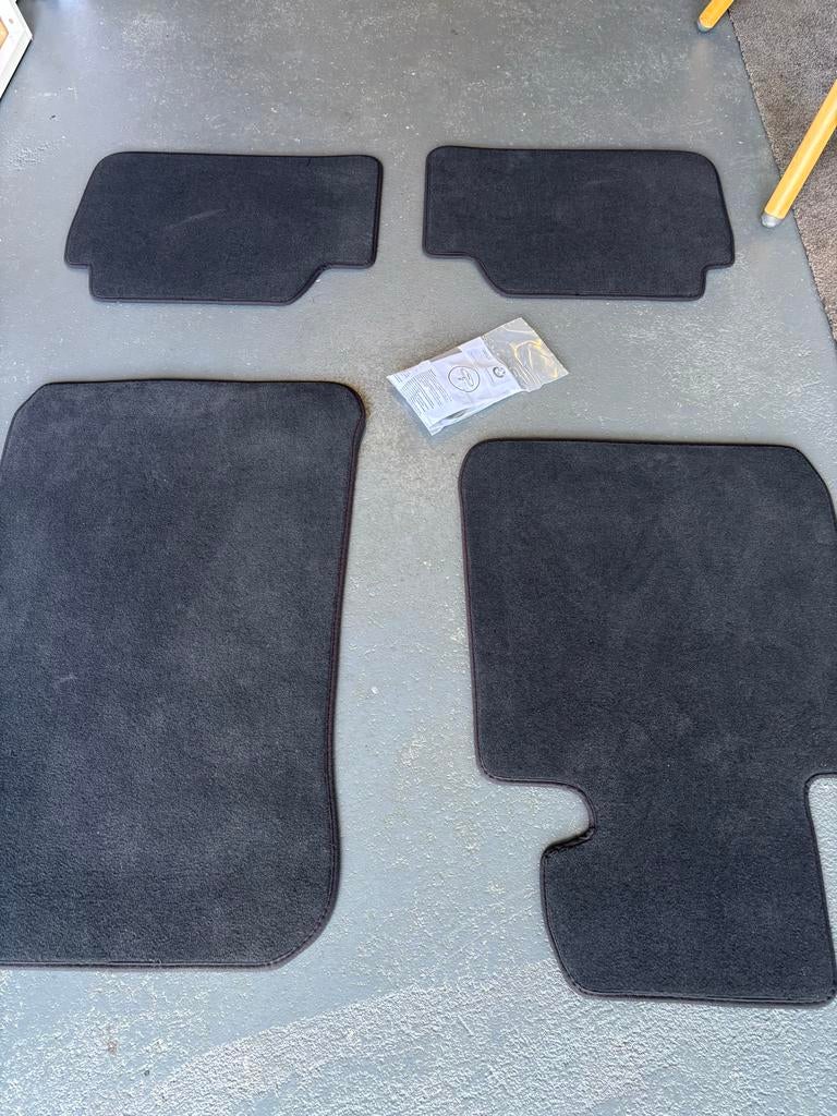 Originele BMW 3 Serie Mattenset - Nieuw in verpakking, Auto diversen, Automatten, Ophalen, Nieuw