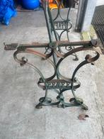 Onderstel van een oude Pfaff naaimachine, Ophalen