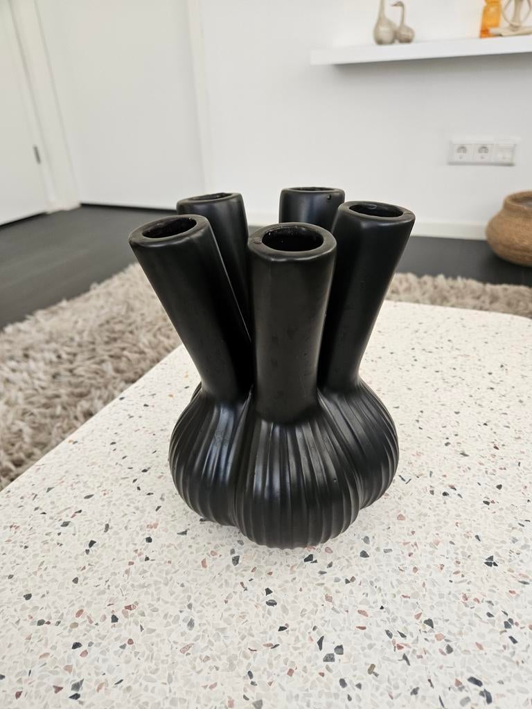 Zwarte tulpenvaas – Daan Kromhout Design, Ophalen, Zwart, Aardewerk of Porselein, Zo goed als nieuw