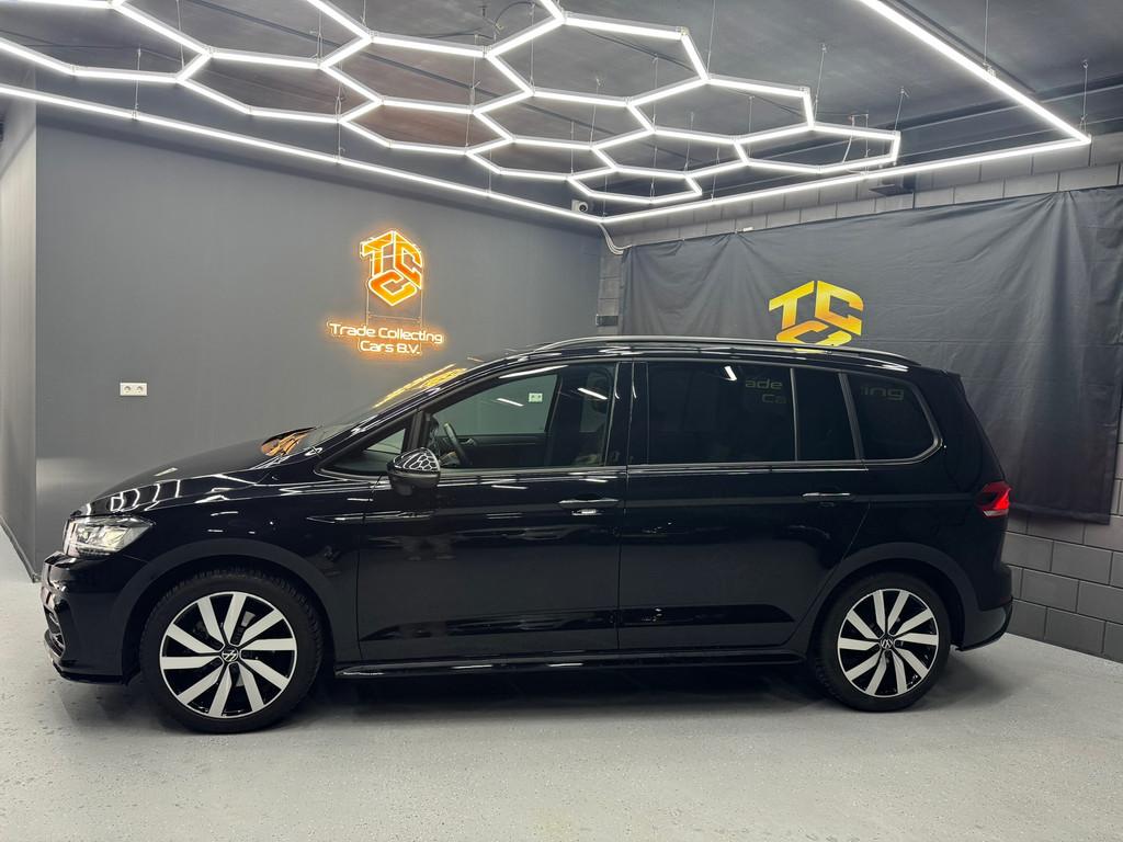 Volkswagen TOURAN 1.5 TSI 3 x R-line 7p Pano-keyless-V-cockp, 15 km/l, 4 cilinders, 150 pk, Zwart