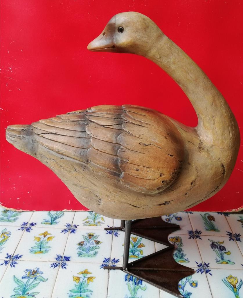 Gans. Antique wood look. Polyresin. 35 cm., Ophalen, Zo goed als nieuw, Vogel, Beeldje of Figuurtje