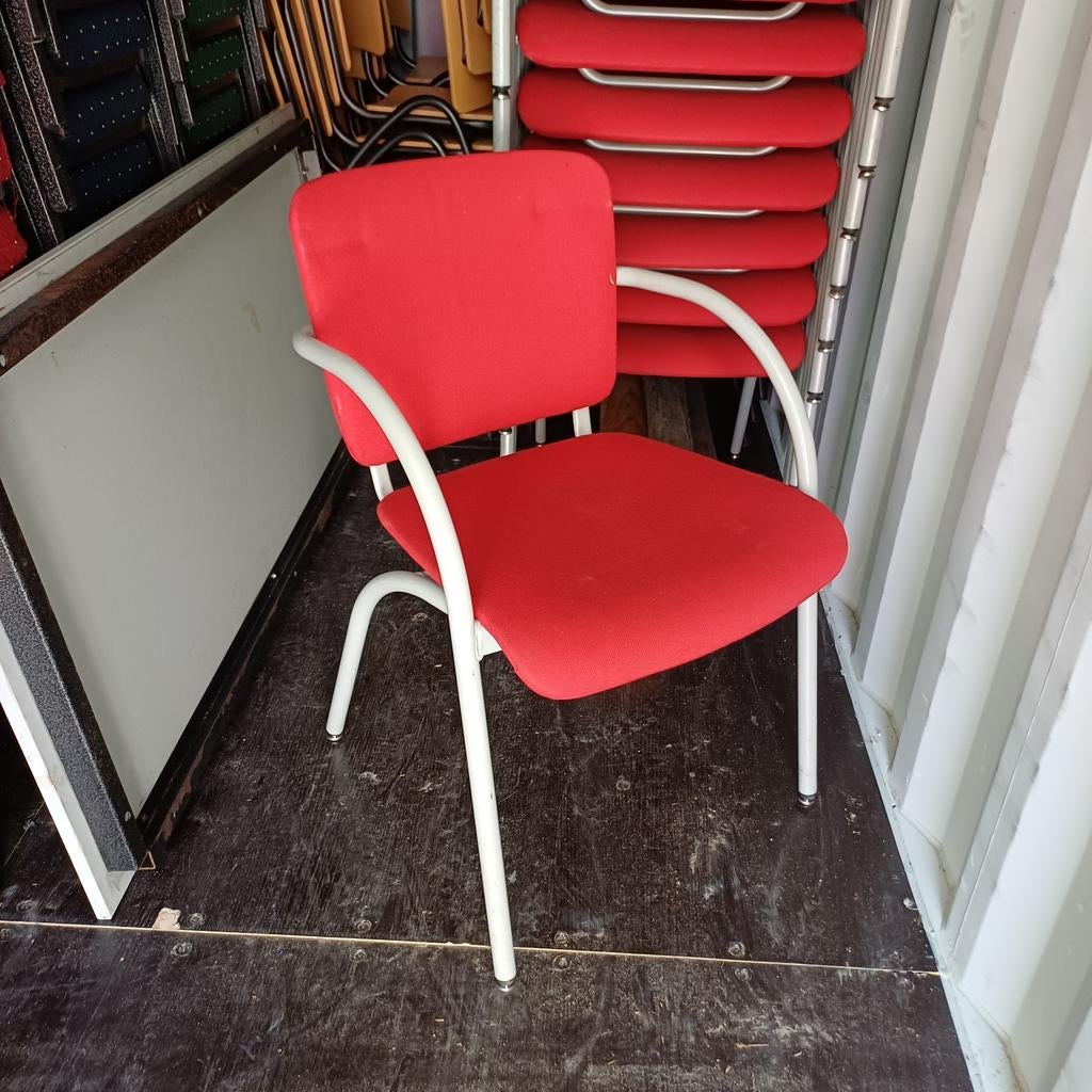 11 x rode stoffen stoelen stapelstoelen met armleuningen, Ophalen, Gebruikt, Bruin, Vijf, Zes of meer stoelen