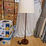 Vintage houten vloerlamp met crèmekleurige kap, Ophalen, Gebruikt, Vintage, Klassiek, Stof