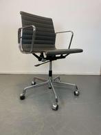 8 Vitra Eames Ea117 bureaustoel Bruin Leer alu, Niet ingevuld, Bruin, Niet ingevuld, Zo goed als nieuw