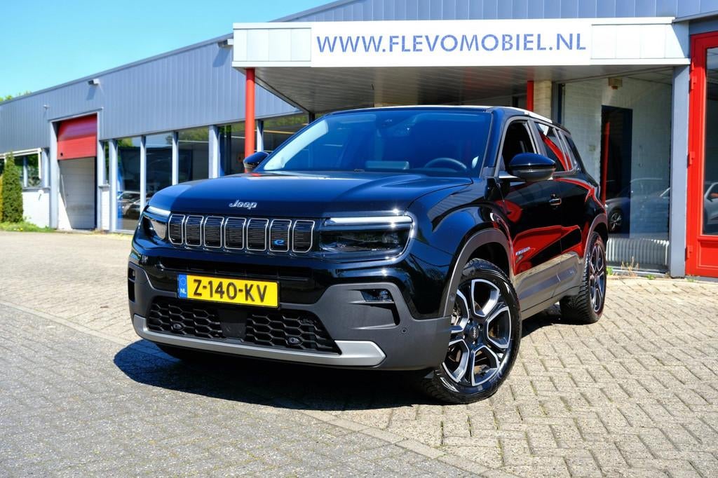 Jeep Avenger Summit 54 kWh Aut. Leder|Adapt.Cruise|LMV|CarPl, Auto's, Jeep, Gebruikt, 156 pk, Zwart, Adaptive Cruise Control