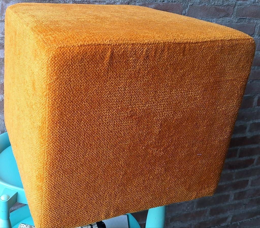 Oranje stoffen poef, Huis en Inrichting, Banken | Voetenbanken en Poefen, Ophalen of Verzenden, Rond, Minder dan 50 cm, Minder dan 50 cm
