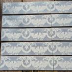 57 jugendstil randtegels grijs met wit opgelegd decor, Ophalen
