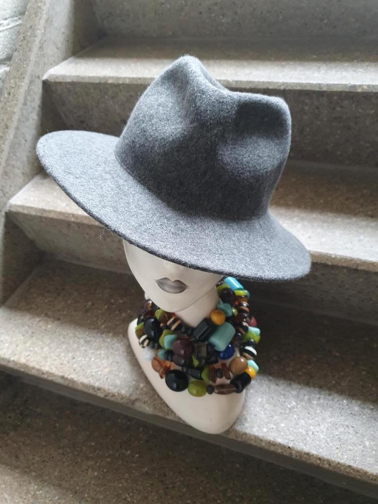 100% wol grijze hoed maat 57, Kleding | Dames, Hoeden en Petten, Verzenden, Zo goed als nieuw, 56 of 57 cm (M, 7 of 7⅛ inch), Hoed