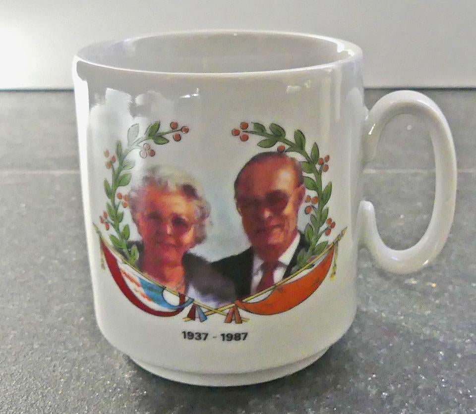Beker Koningin Juliana prins Bernhard 50 jarig huwelijk 1987, Verzamelen, Ophalen of Verzenden, Zo goed als nieuw, Nederland, Servies