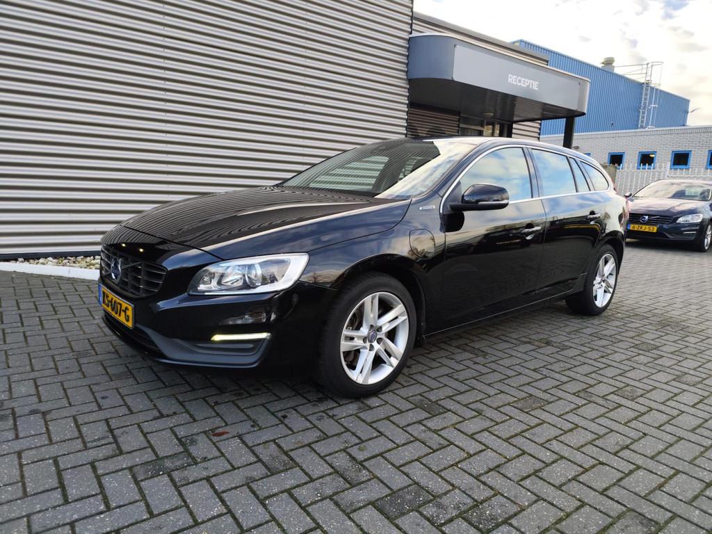 Volvo V60 2.4 D5 Twin Engine Momentum, Auto's, Volvo, Automaat, Euro 6, Leder en Stof, Vierwielaandrijving